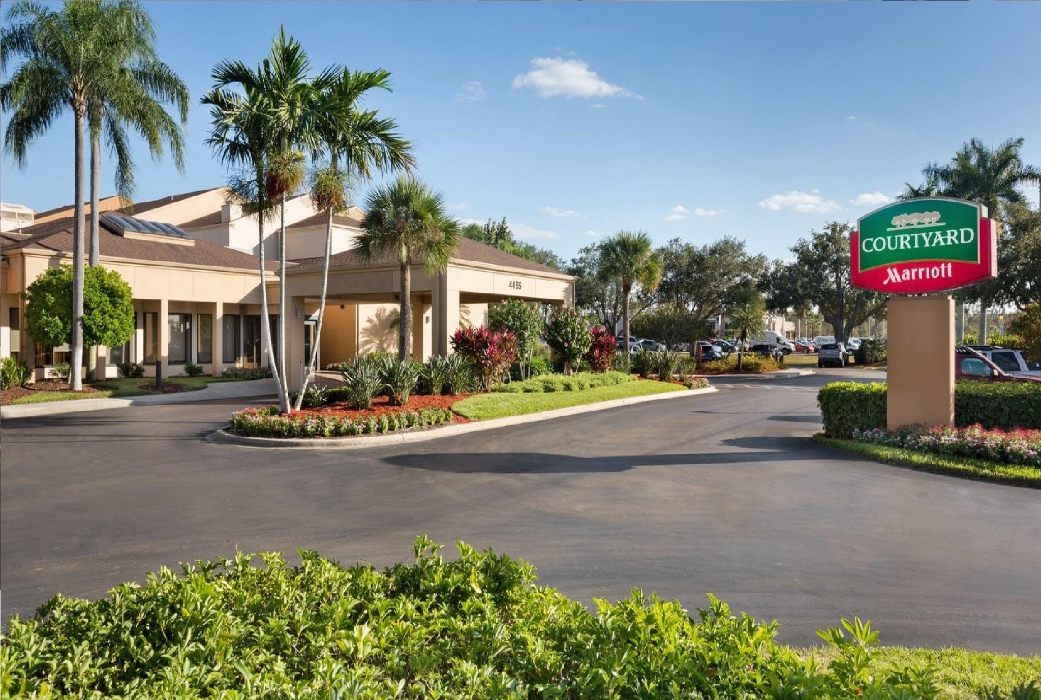 Courtyard Fort Myers Cape Coral Hotel Exterior photo