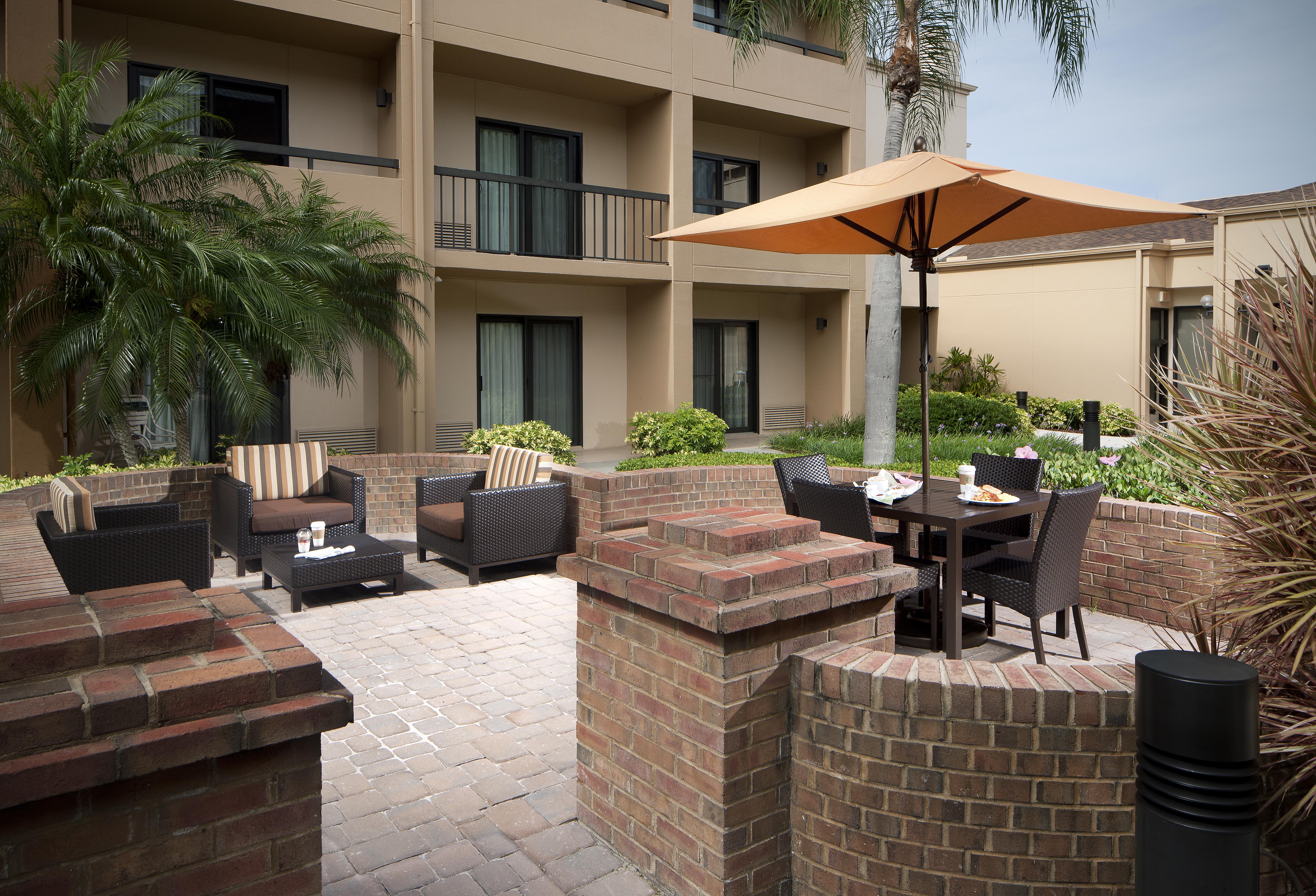 Courtyard Fort Myers Cape Coral Hotel Exterior photo