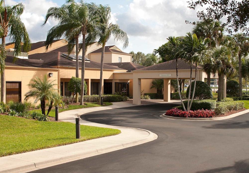 Courtyard Fort Myers Cape Coral Hotel Exterior photo