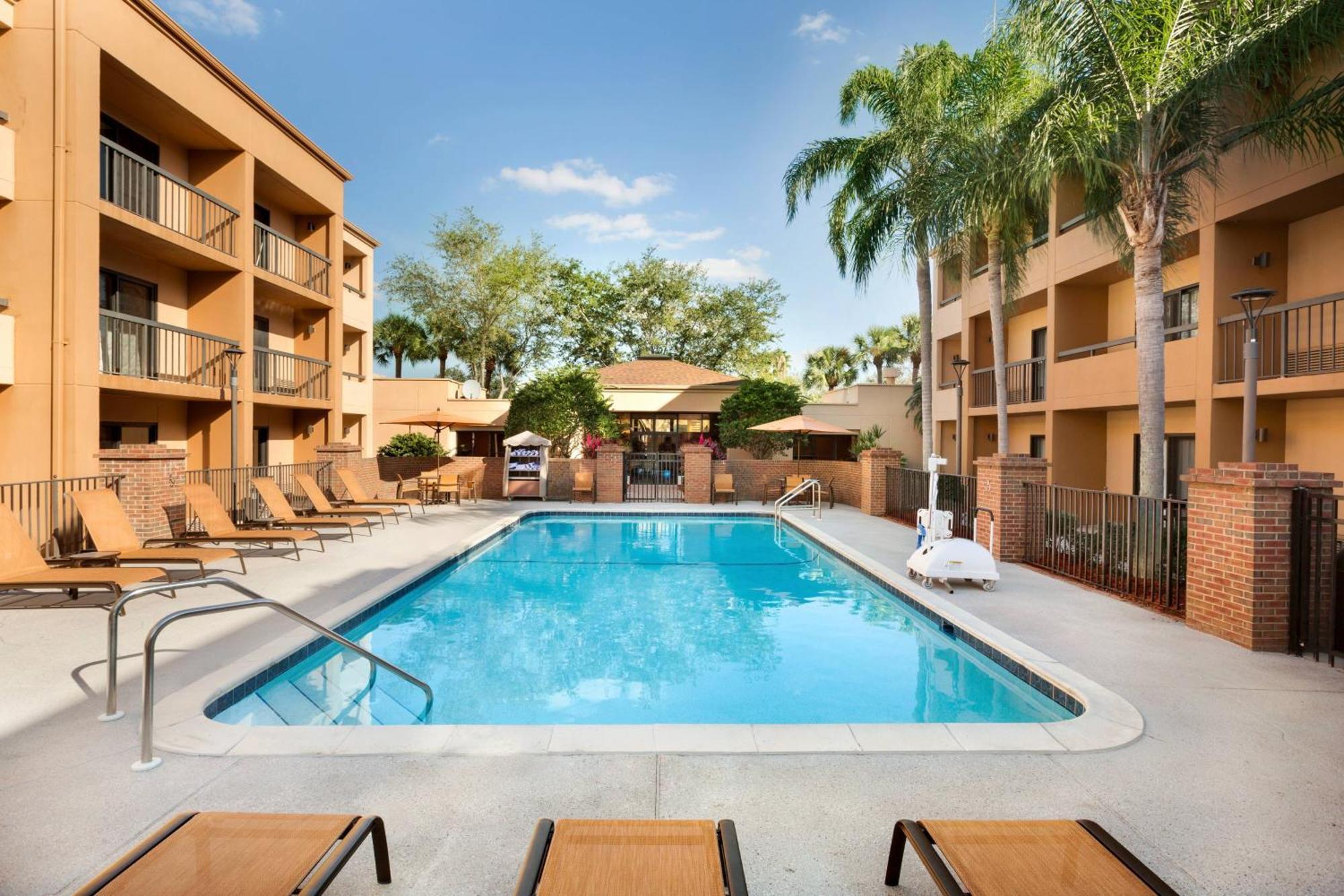 Courtyard Fort Myers Cape Coral Hotel Exterior photo