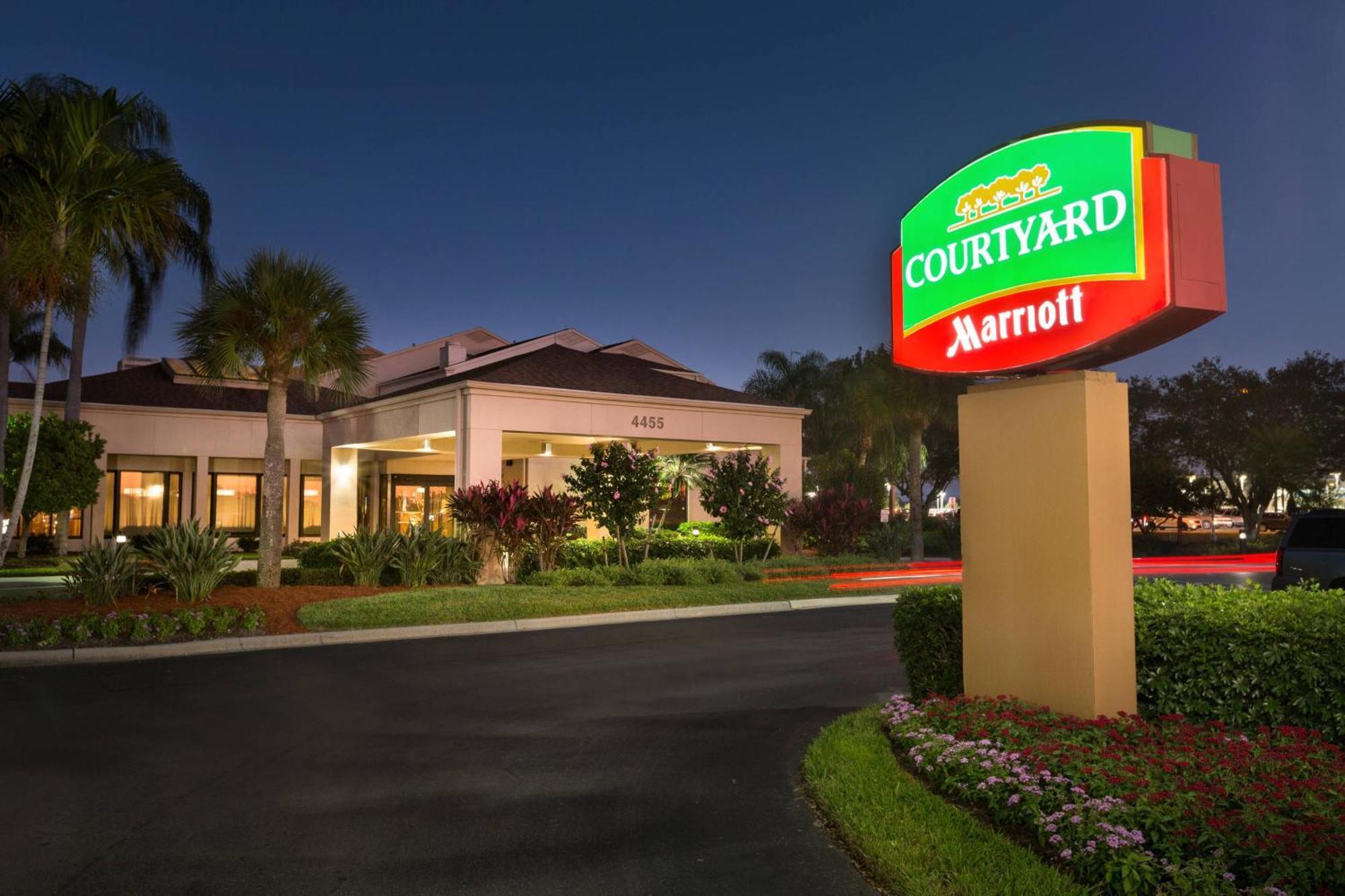 Courtyard Fort Myers Cape Coral Hotel Exterior photo