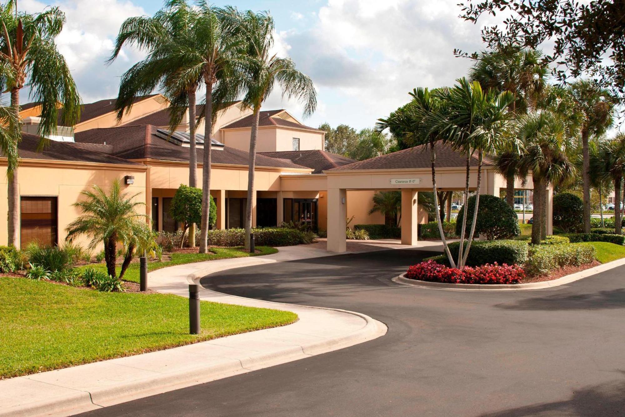 Courtyard Fort Myers Cape Coral Hotel Exterior photo